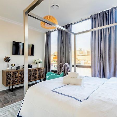 Modern Pet-Friendly Chinatown Apartment Toronto Luaran gambar
