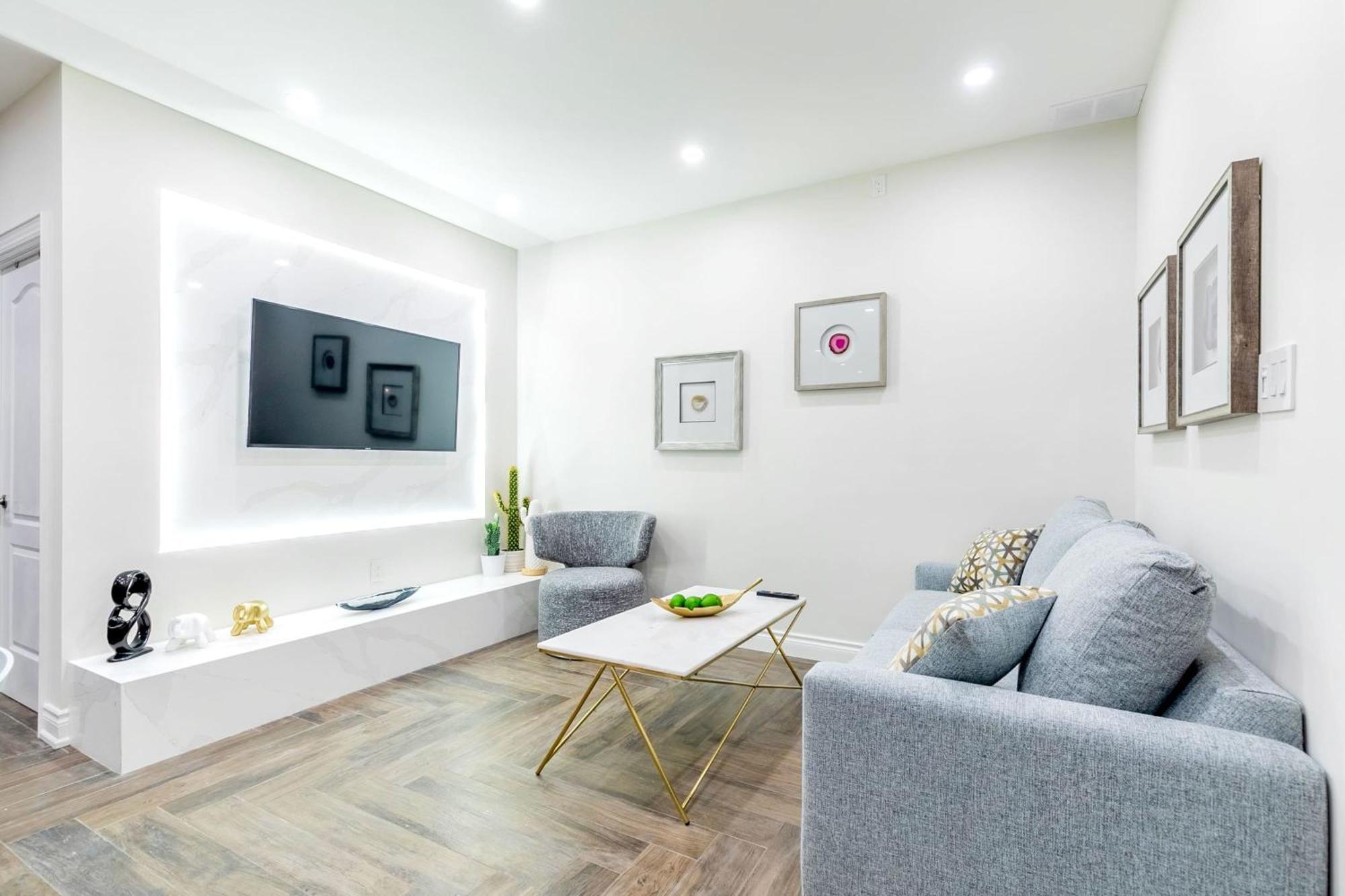 Modern Pet-Friendly Chinatown Apartment Toronto Luaran gambar